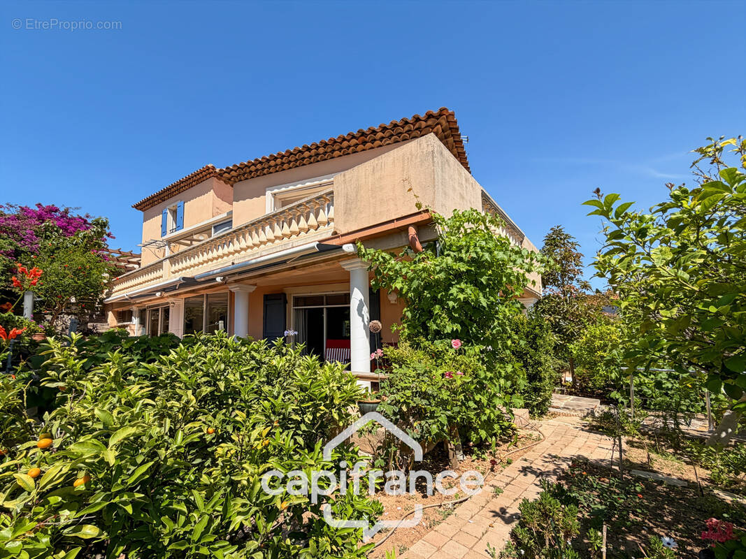Maison à CARQUEIRANNE