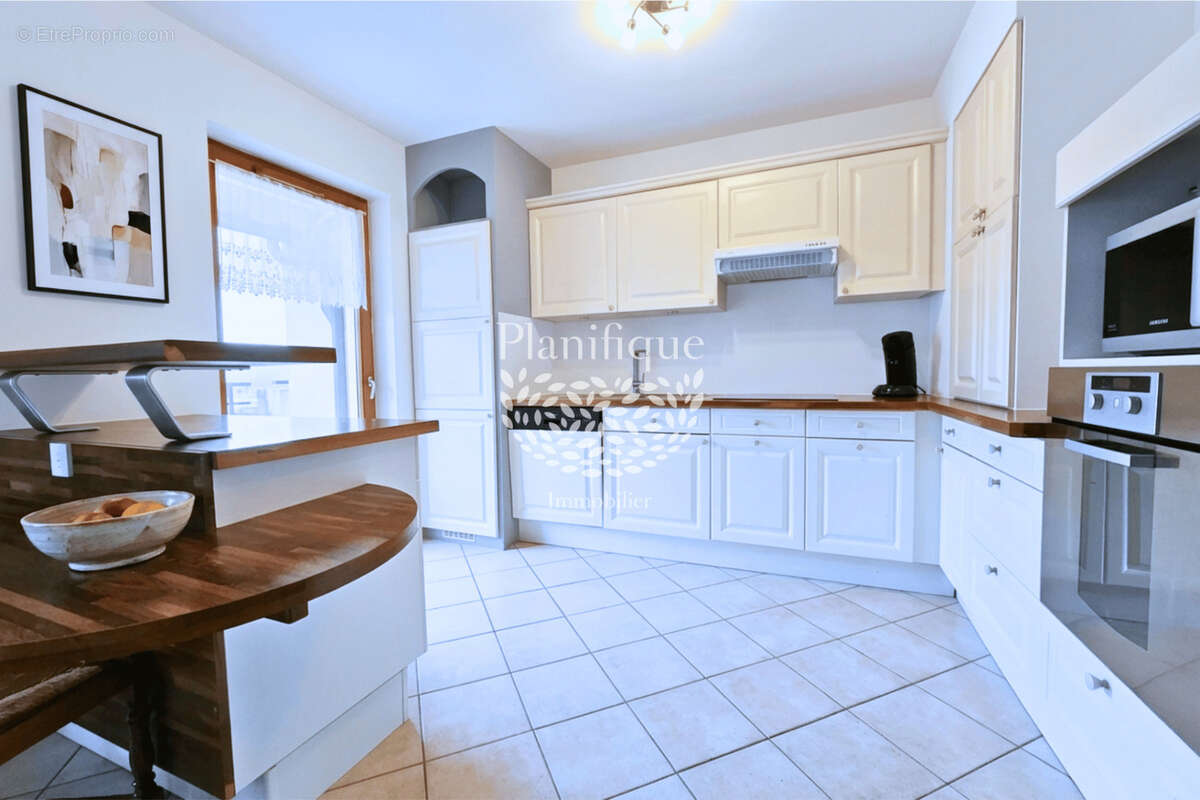 Appartement à CRANVES-SALES