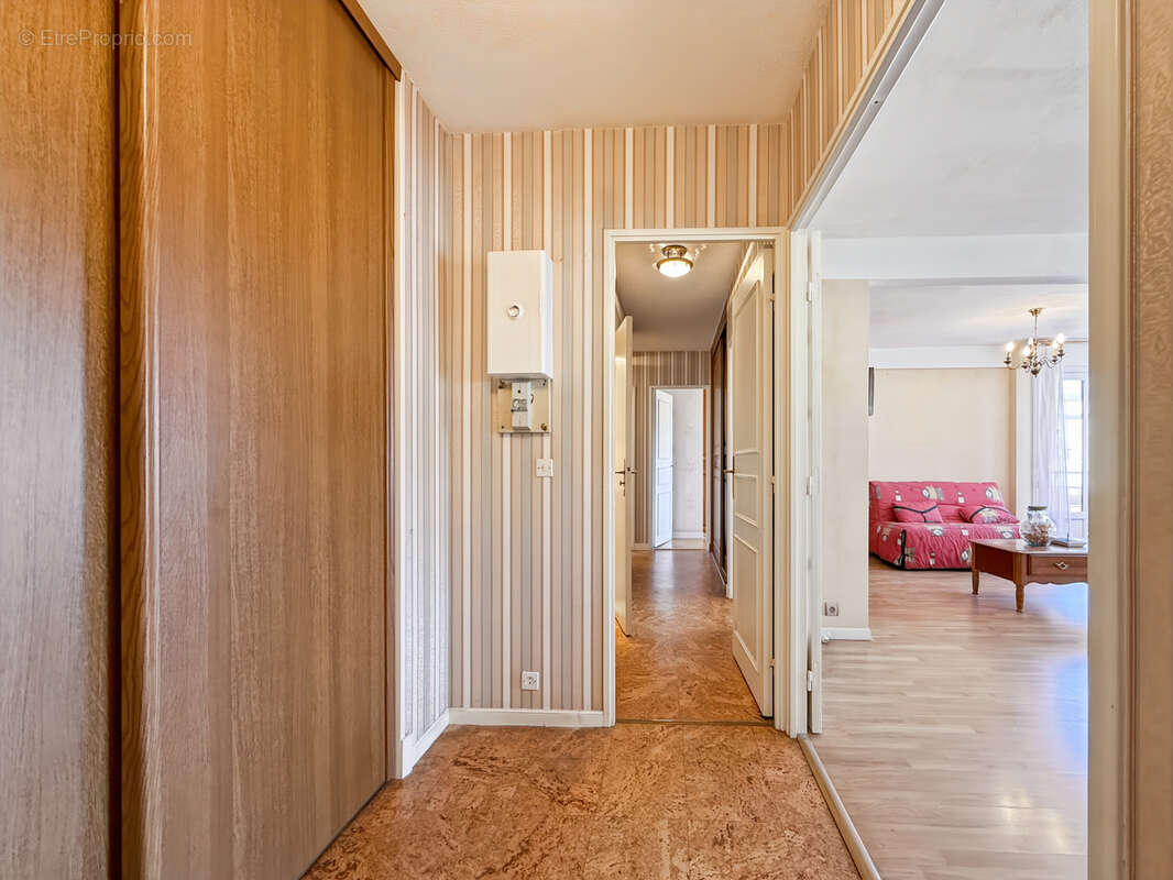 Grand appartement traversant de 105 m2  Garage + Parking   Idéal famille   Quartier recherché de Clermont-Ferr - photo 5