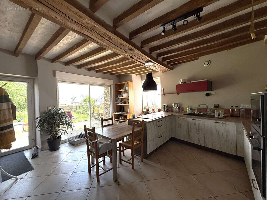 Maison à QUELAINES-SAINT-GAULT