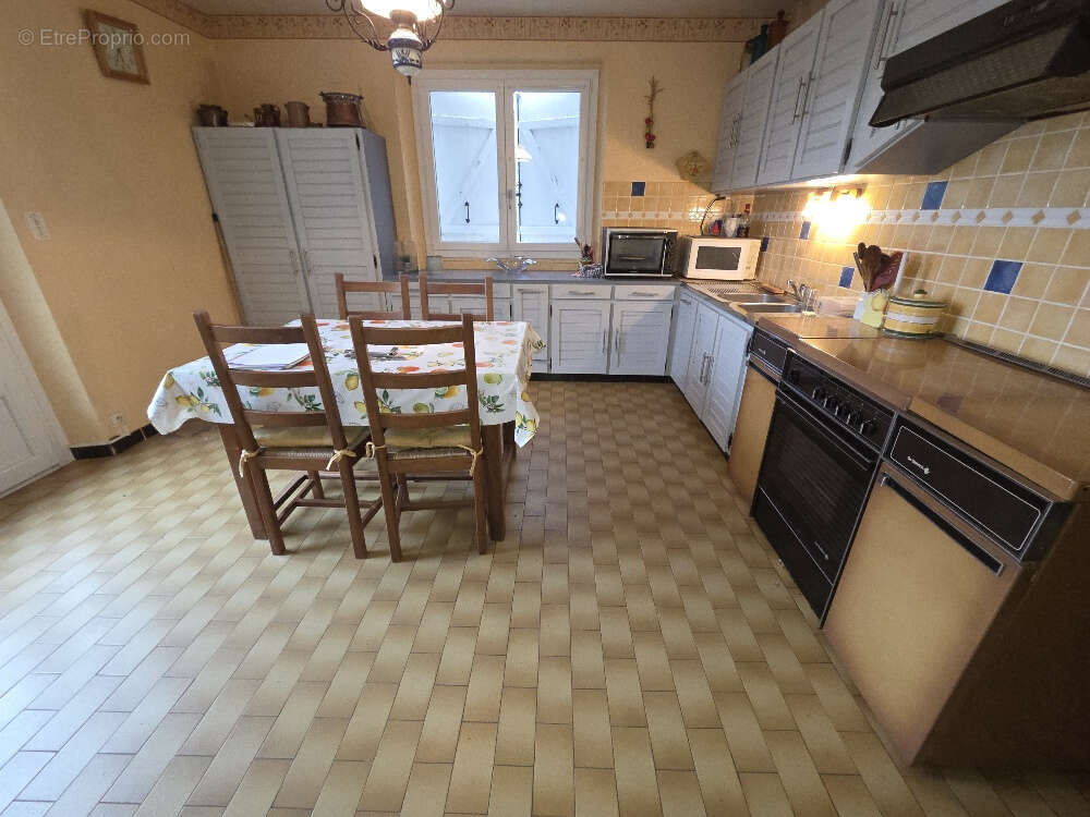 Maison à SAINT-MEDARD-D&#039;EXCIDEUIL