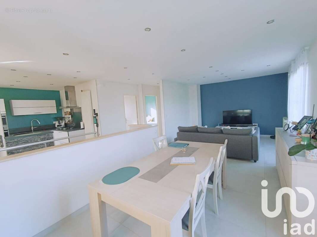 Photo 2 - Maison à NOYERS