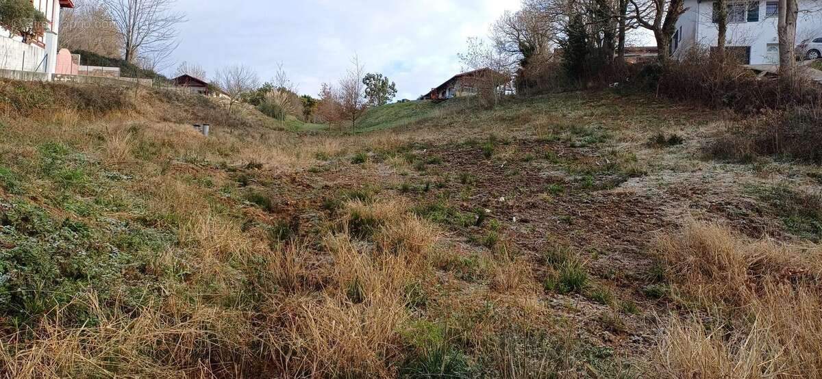 Terrain à SAINT-PEE-SUR-NIVELLE