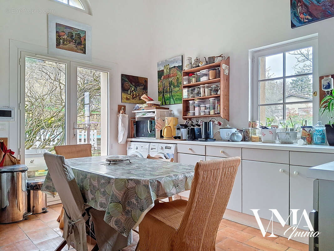 Maison à COLLONGES-AU-MONT-D'OR