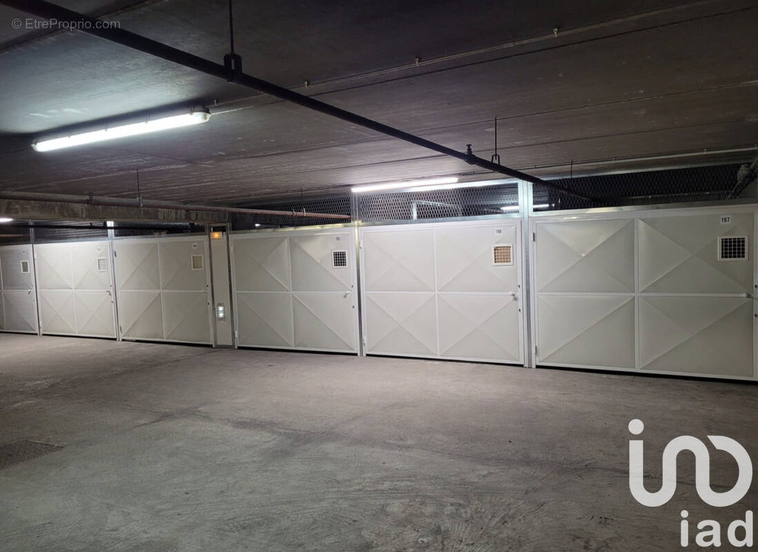 Photo 1 - Parking à CRETEIL