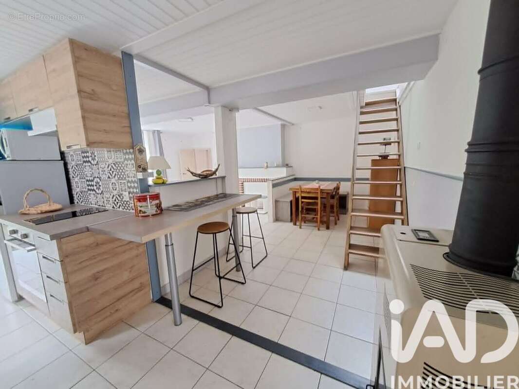 Photo 3 - Maison à CHAILLEVETTE