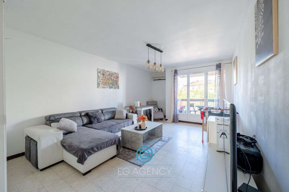 Appartement à MARSEILLE-4E