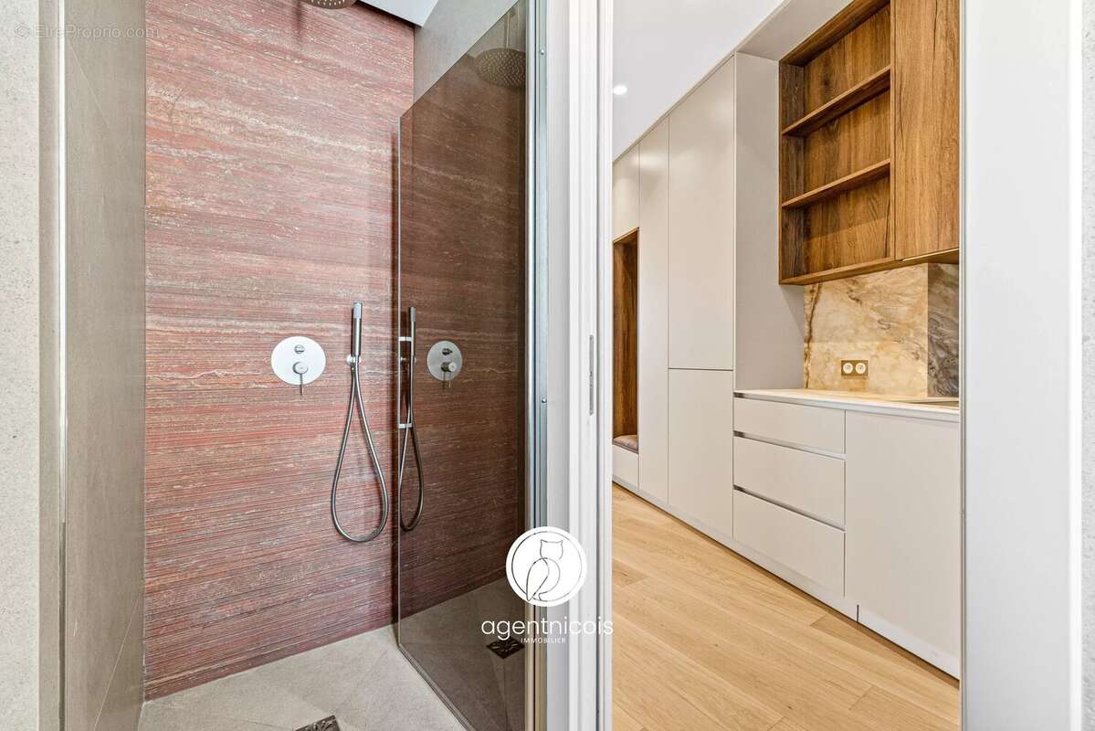 Nice // Boulevard Bischoffsheim : 2 PIÈCES / RÉNOVÉ / VUE MER / BALCON - photo 11