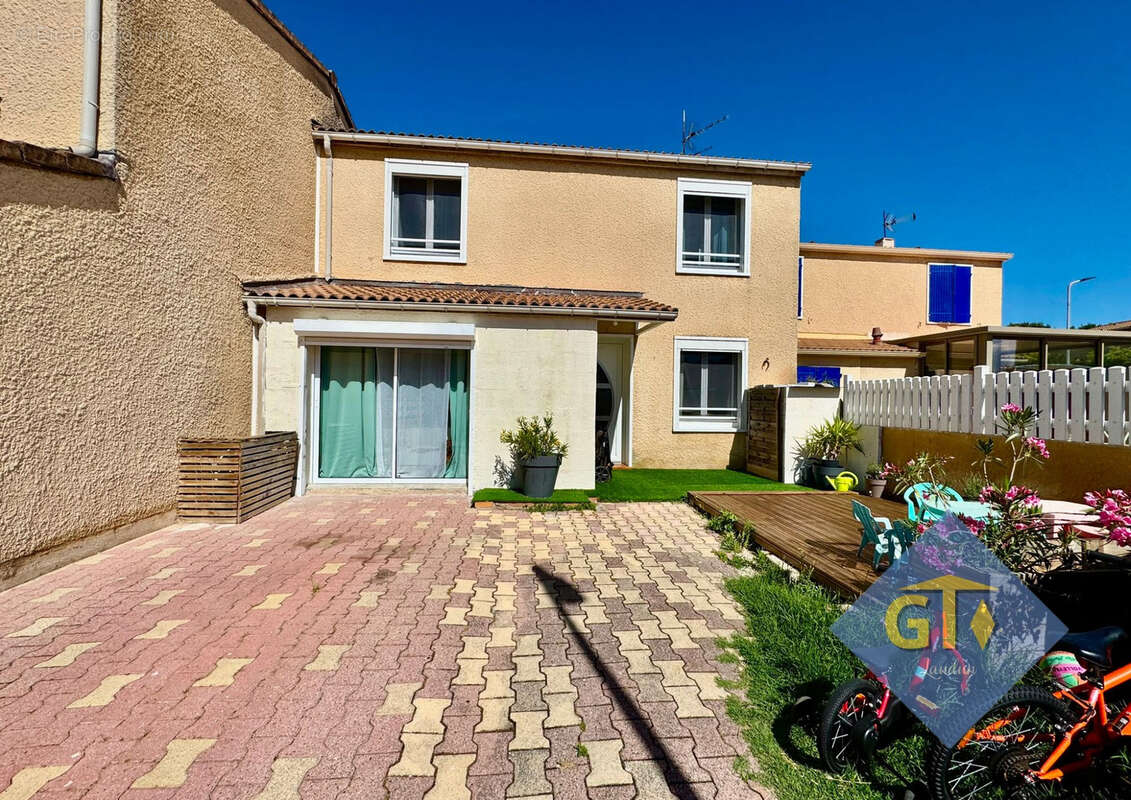 Maison à LAUDUN-L'ARDOISE