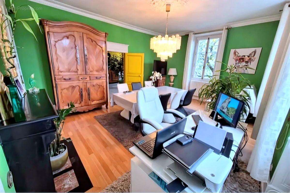 Maison à MONTGIVRAY