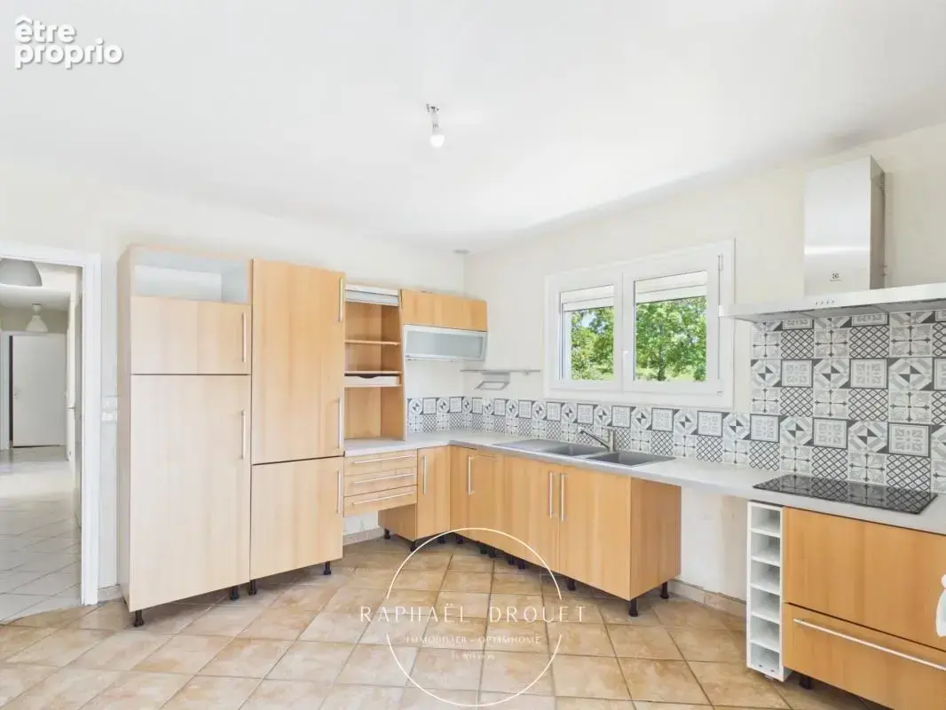 Jardin (38200) - Propriété familiale (196 m2) avec jardin, garage, atelier, et potentiel de valorisation foncière à 5 min de Vie - photo 12