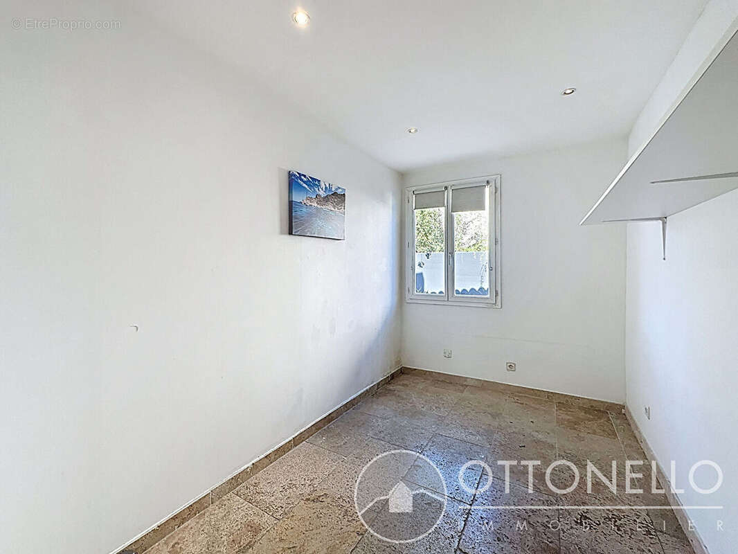 Maison à ROQUEBRUNE-SUR-ARGENS