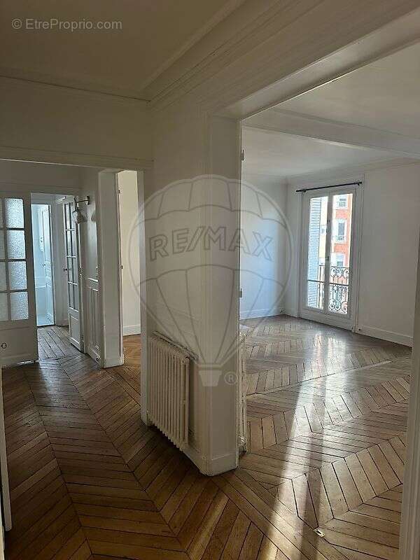 Appartement à PARIS-10E