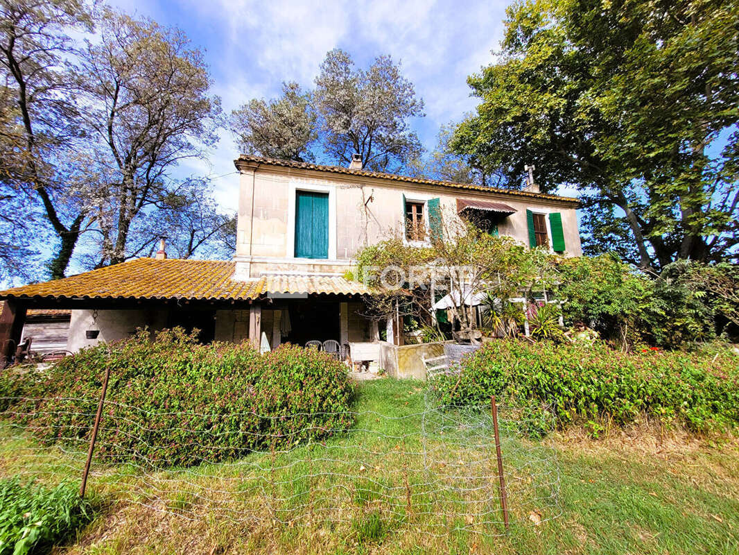 Maison à FONTVIEILLE