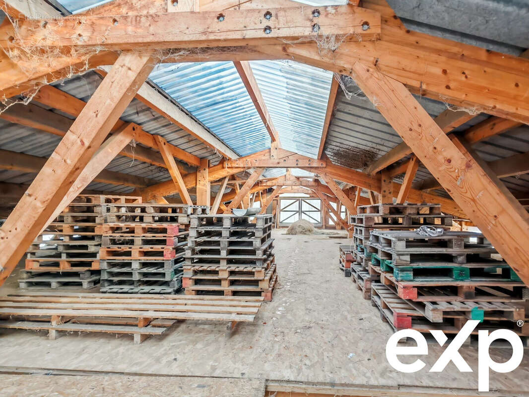 Commerce à LA RIVIERE-ENVERSE