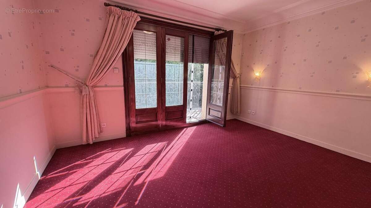 Maison à SAINT-MAUR-DES-FOSSES