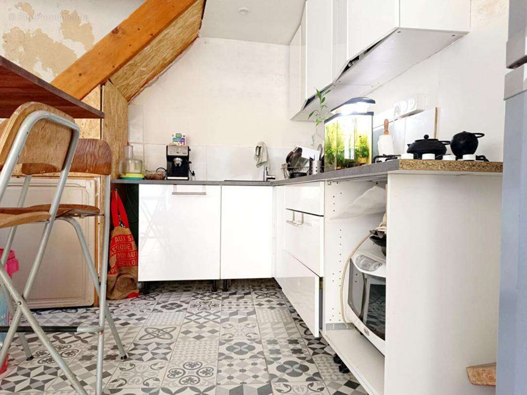 Maison à SAINT-MITRE-LES-REMPARTS