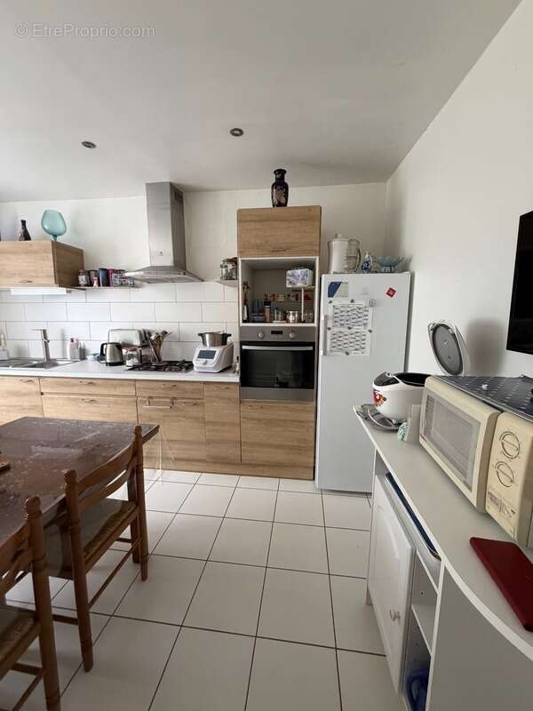 Vouzan. Maison 159 m² avec garages et dépendances - photo 3