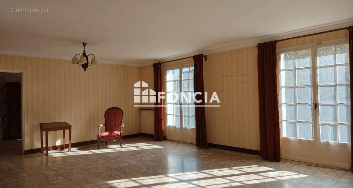 Maison à SAINT-PRYVE-SAINT-MESMIN