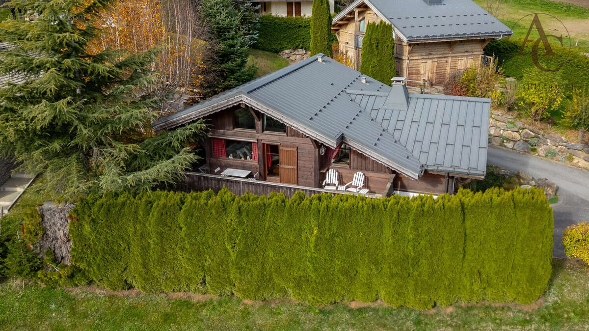 Maison à DEMI-QUARTIER