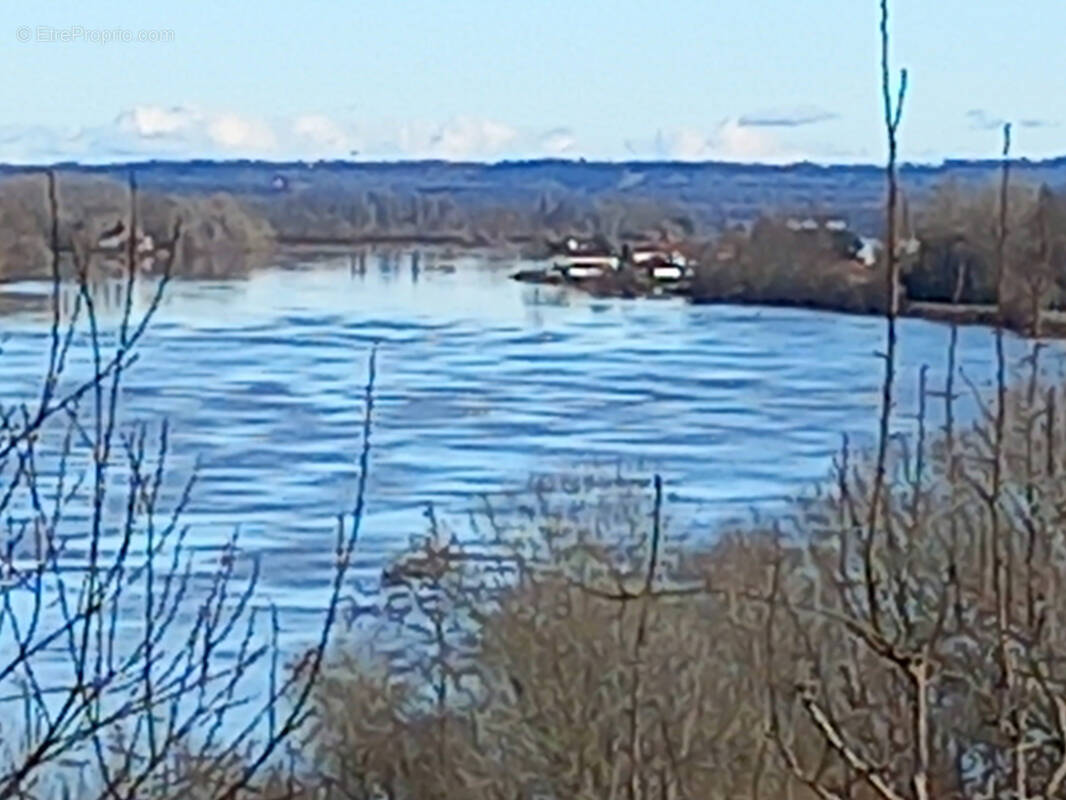 Terrain à URT