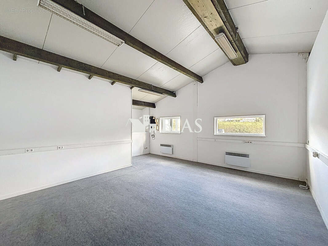 Commerce à MONTVILLE