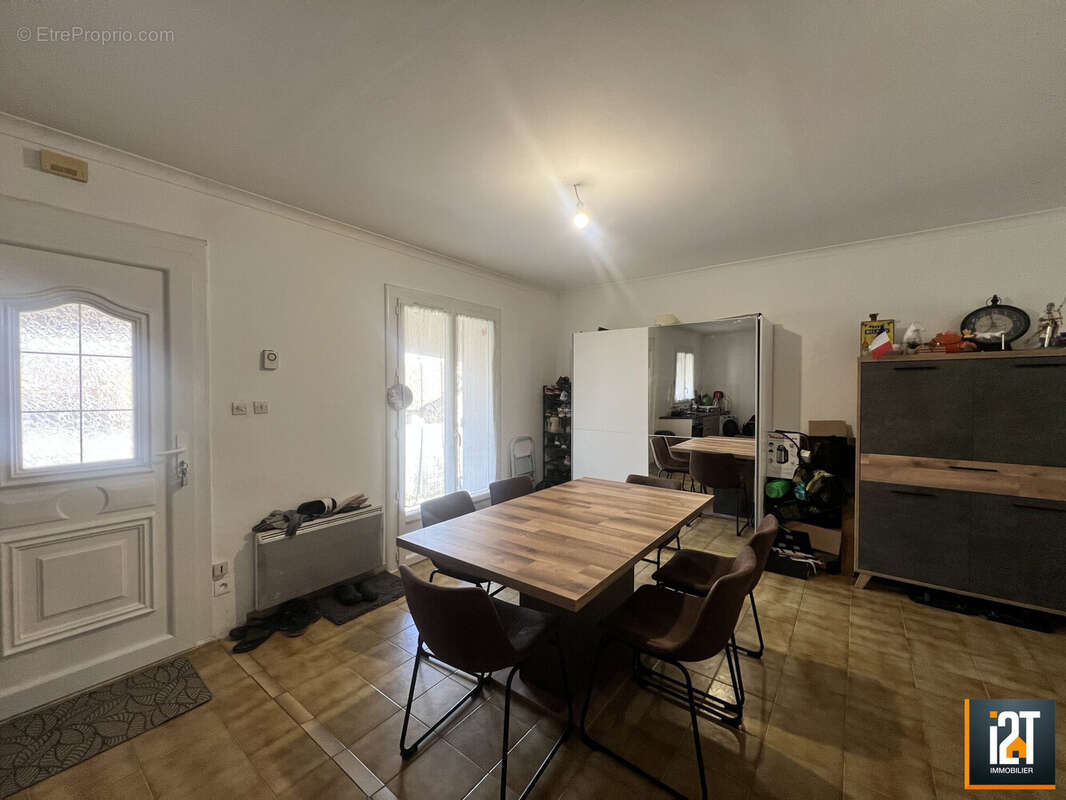 Maison à SAINTE-ANASTASIE