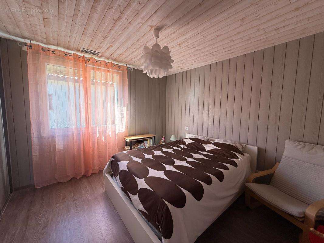 Maison à LA SALVETAT-SAINT-GILLES