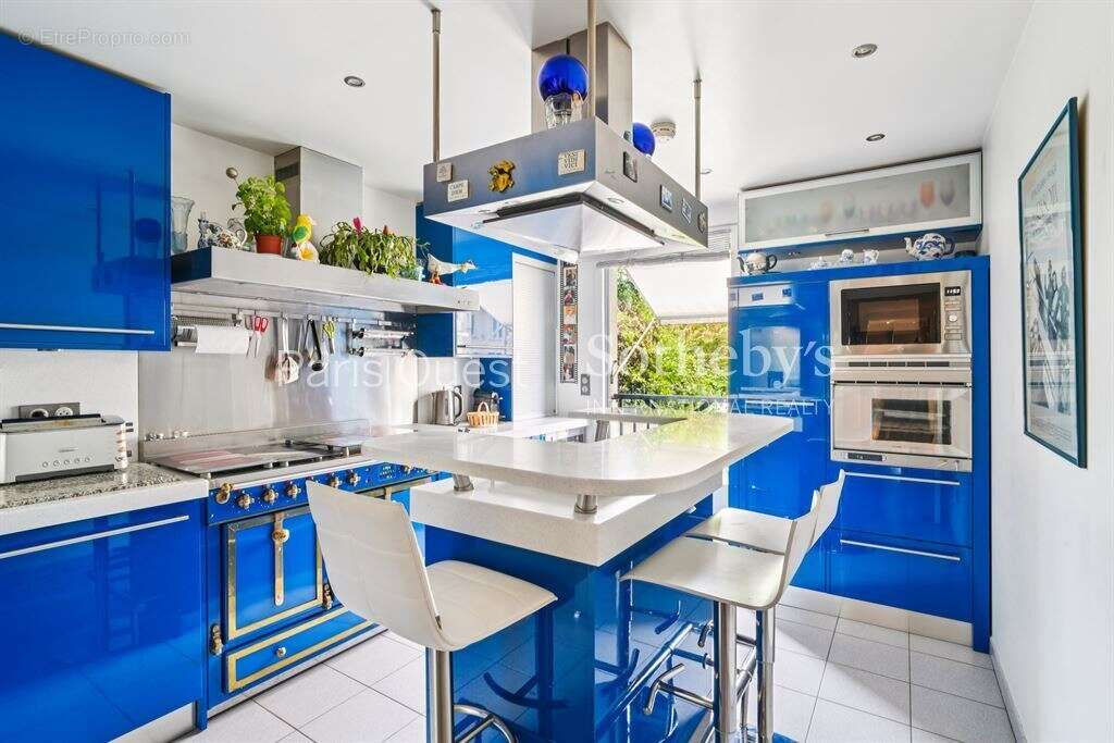 Appartement à NEUILLY-SUR-SEINE