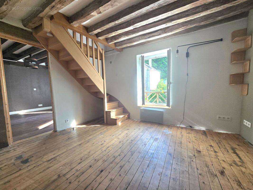 Maison à SAINT-JEAN-LES-DEUX-JUMEAUX