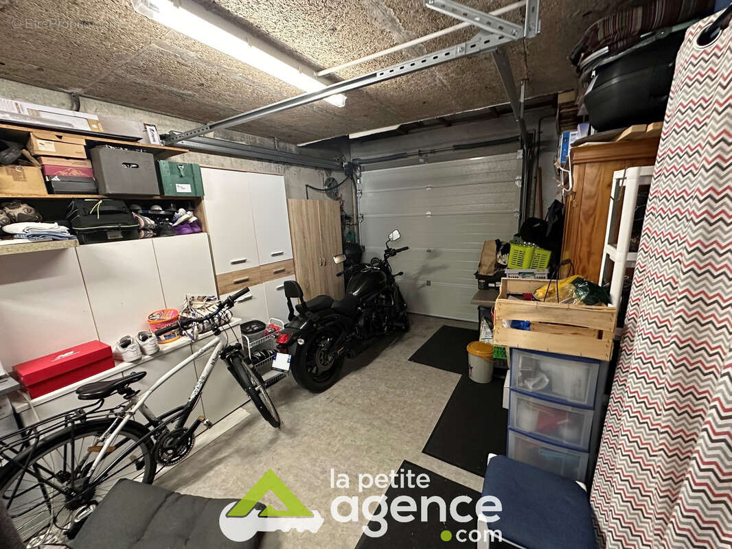 Bourges, dans impasse, au calme, maison rénovée de 102 m2, climatisée avec garage et jardinet. - photo 14