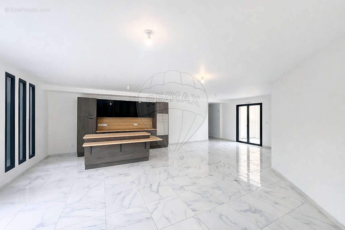 Maison à CHAILLEVETTE