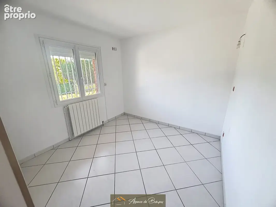 Secteur residentiel - villa 4 faces  99.65 m2 hbts av studio 44.81 independant sur 933 m2 de terrain  - - photo 14