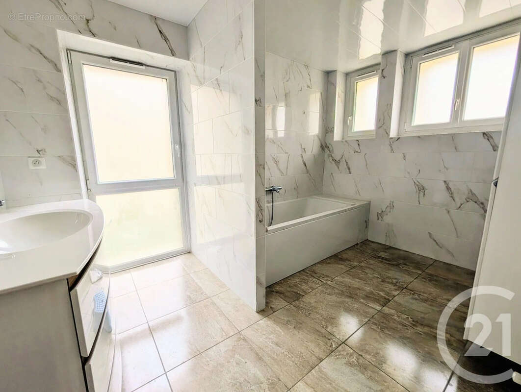 Maison à ECURY-SUR-COOLE