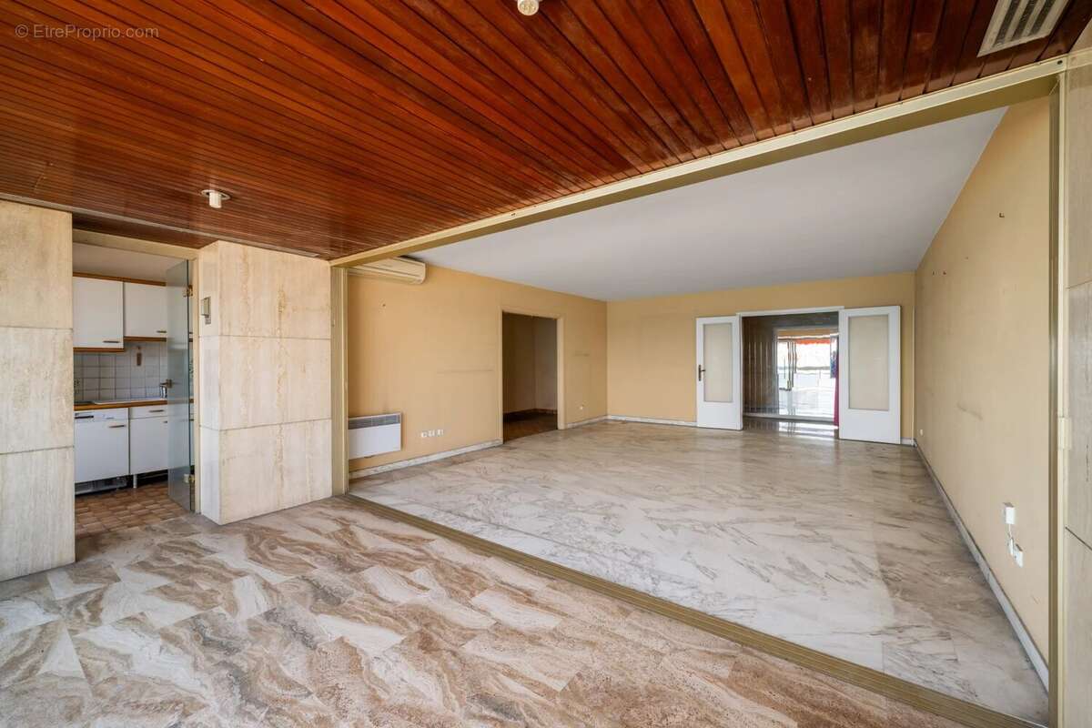 Nice Promenade des Anglais - 3 pièces à rénover - Vue Mer - photo 30