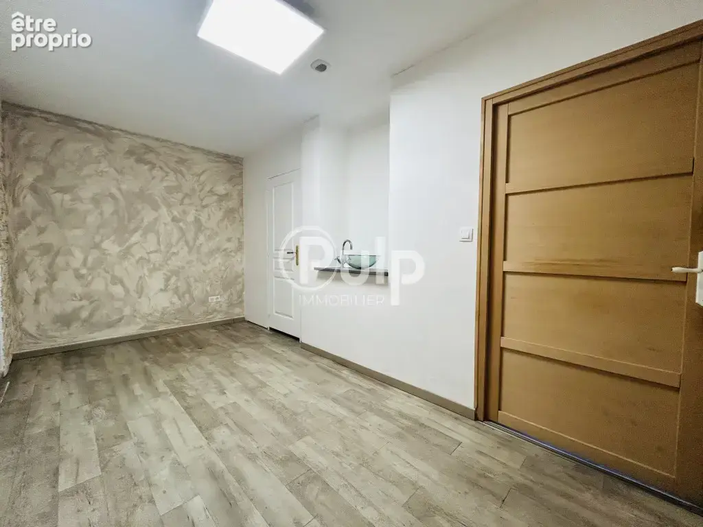 Local professionnel 82 m² - emplacement premium - loison-sous-lens - photo 2
