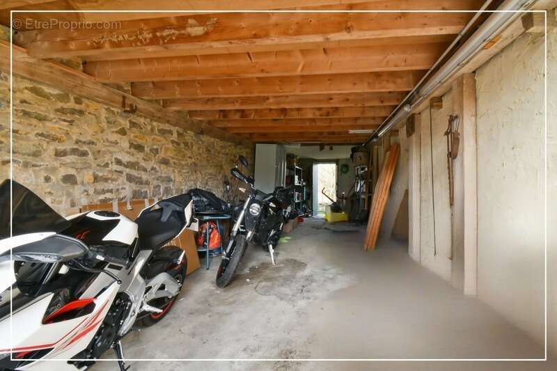 Maison familiale rénovée – 3 chambres – Chambre indépendante – Garage – Jardin – Vue campagne- AINAY LE VIEIL (18) - photo 34