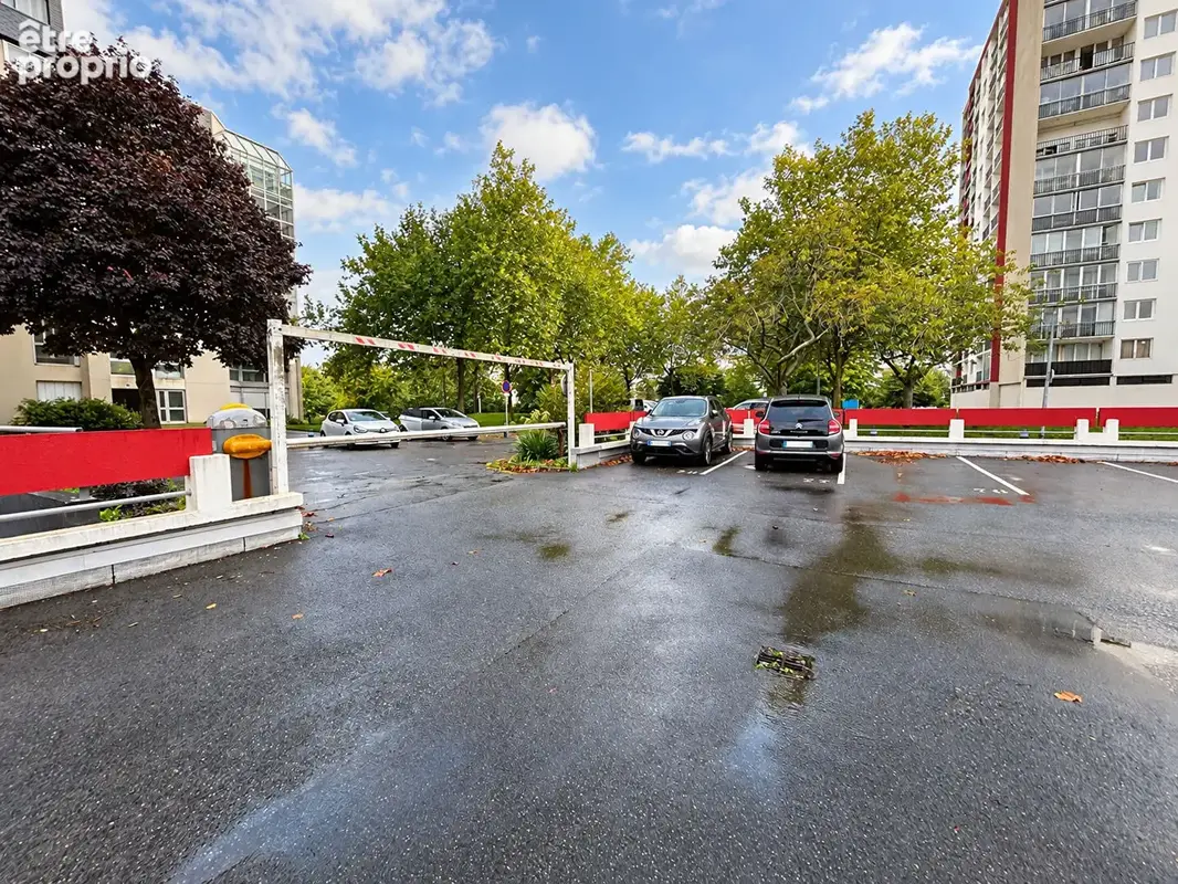 FINISTÈRE: Brest. Spacieux appartement T4 meublé avec ascenseur et deux places de stationnement sécurisées. - photo 14
