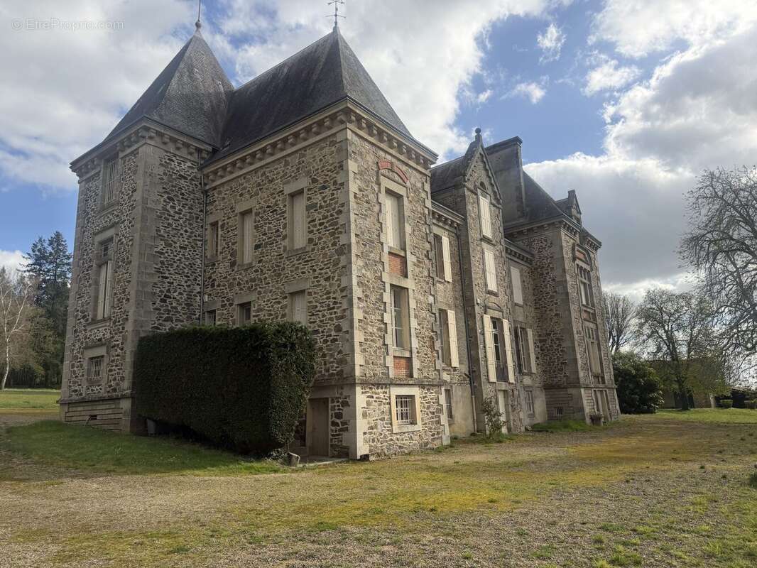 670 m² à Saint-Jean-Ligoure  - photo 3