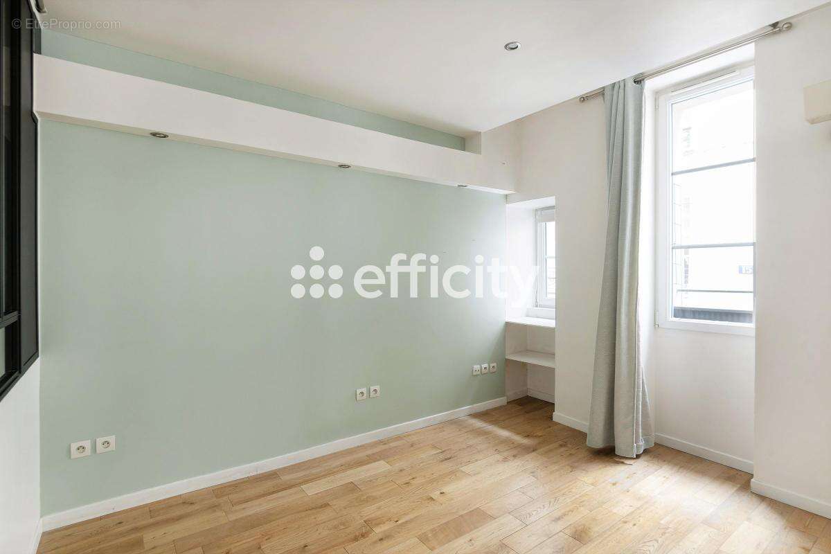 Appartement à PARIS-2E