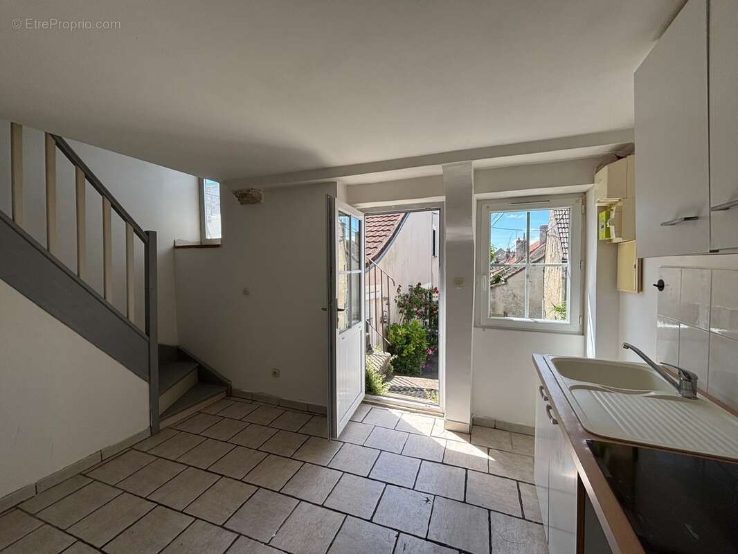 Maison à vendre 2 pièces LA CHARITE SUR LOIRE (58) - photo 2