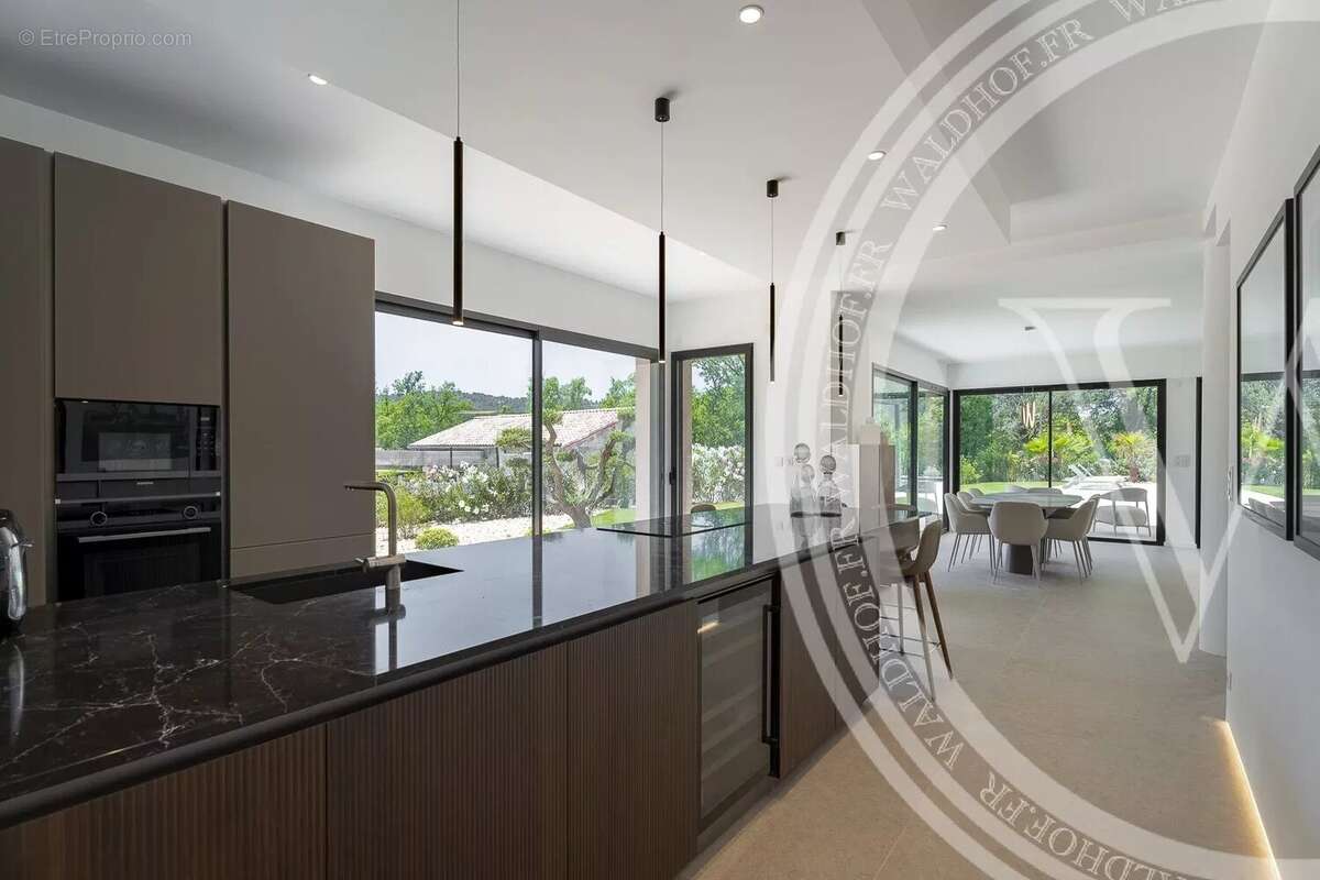 Maison à TOURRETTES