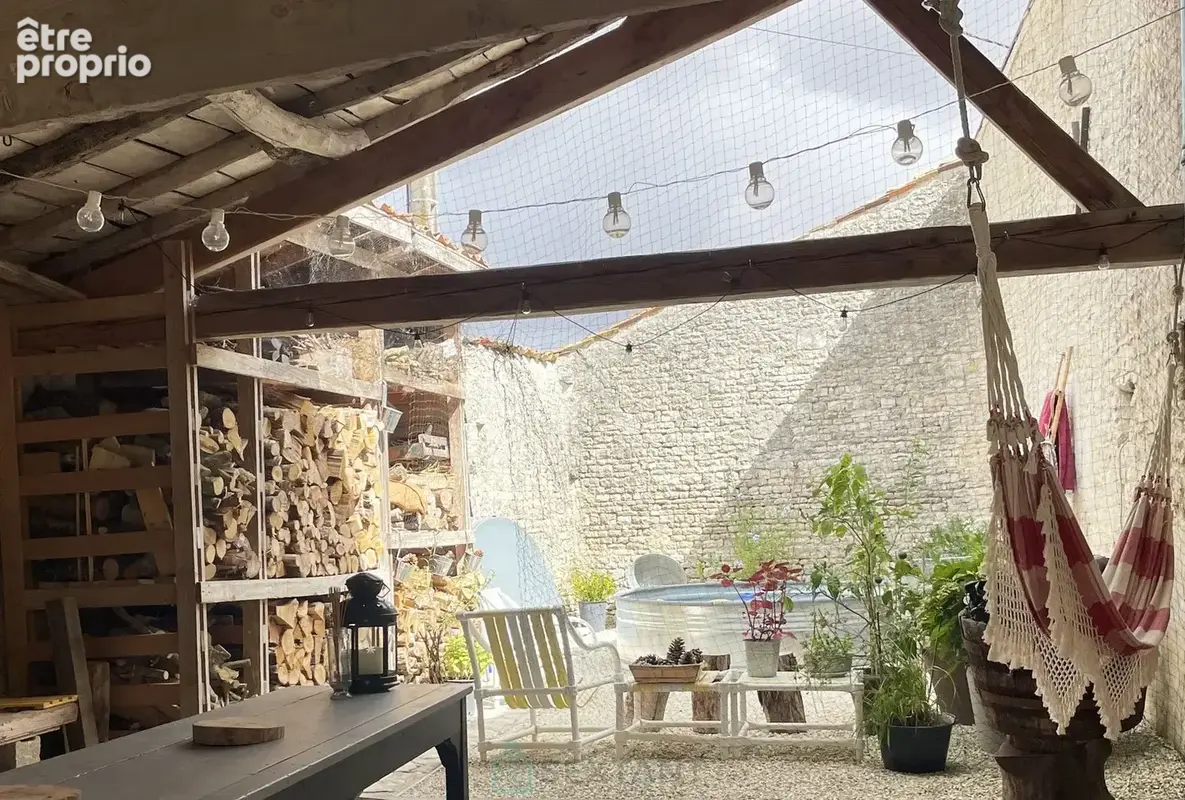 Longère Charentaise (8 pièces 242 m²) avec jardin et dépendances - photo 7