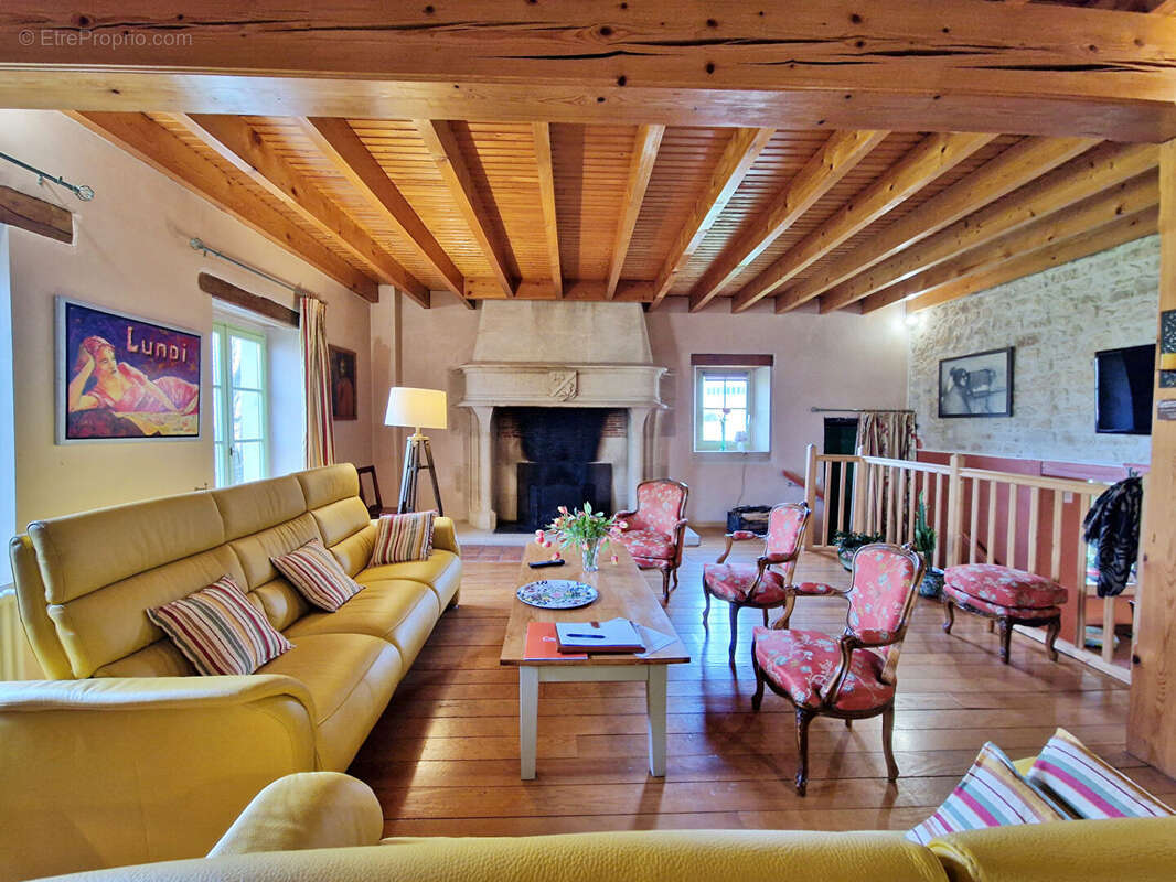 Maison à LACROIX-SUR-MEUSE