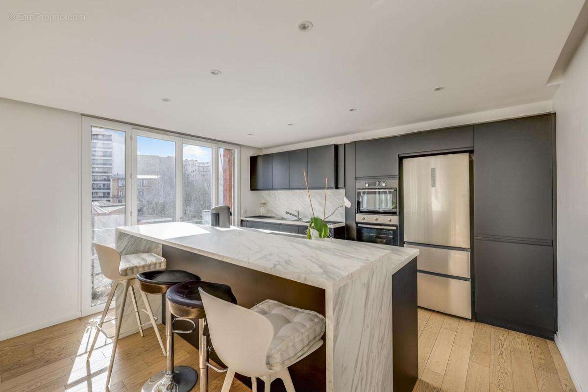 Appartement à PARIS-16E