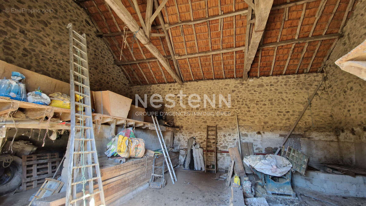 Maison à SAINT-SAUD-LACOUSSIERE