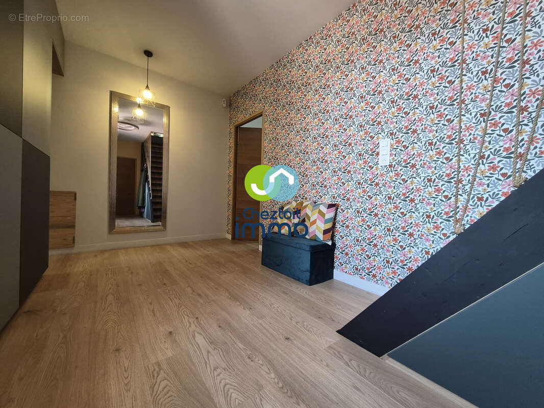Maison de ville entièrement rénovée - photo 9