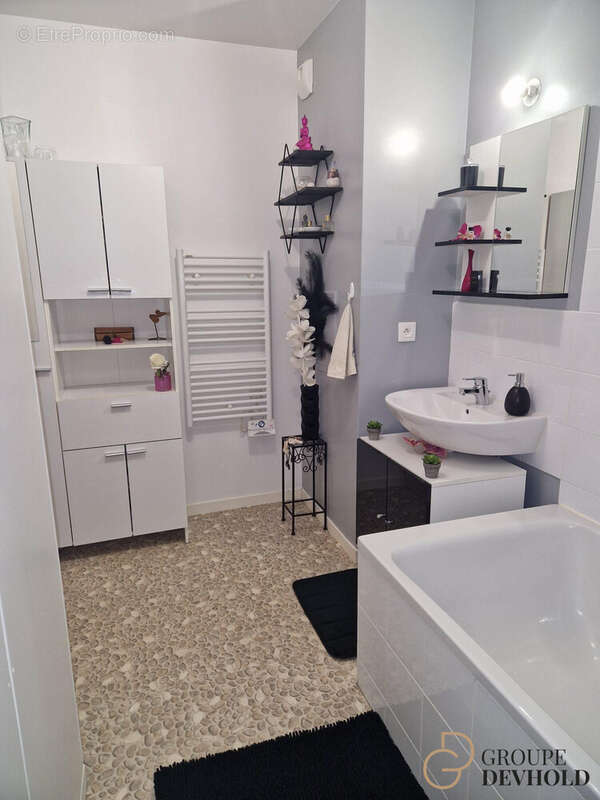 SDB - Appartement à GARGES-LES-GONESSE