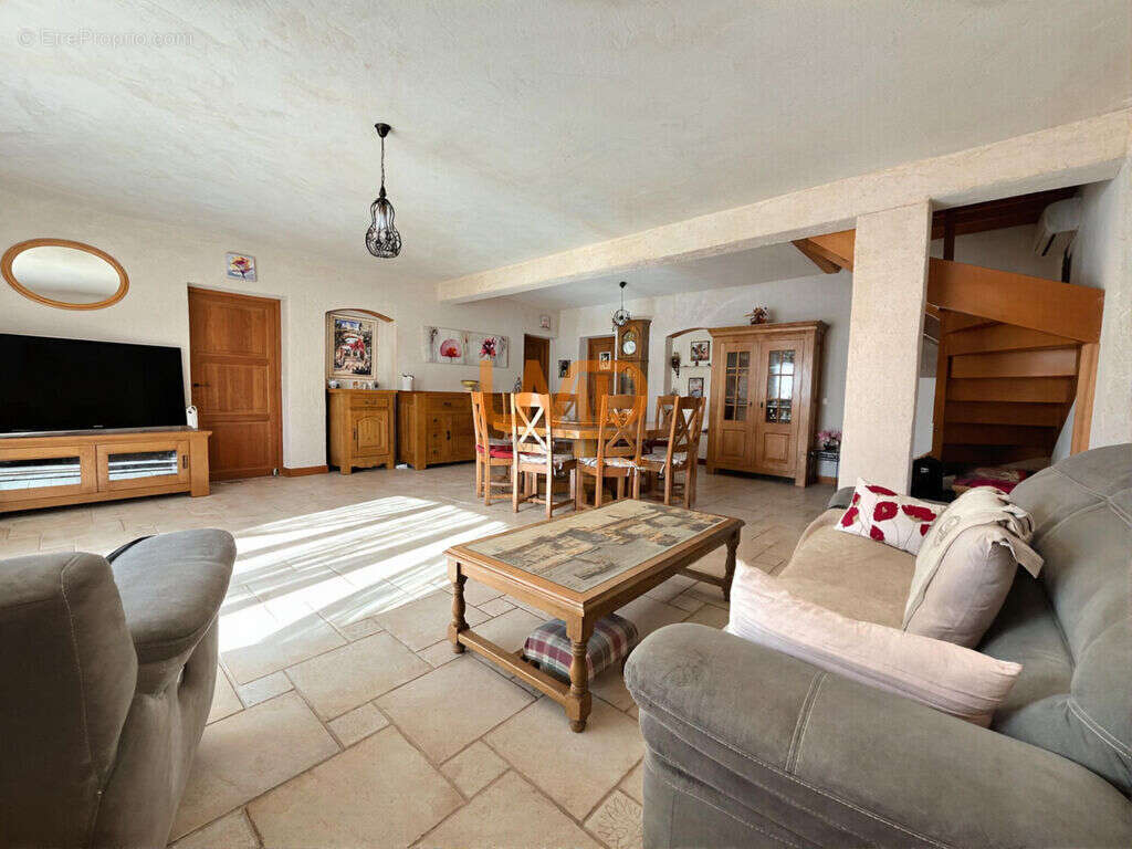 Maison à CHATEAUDOUBLE
