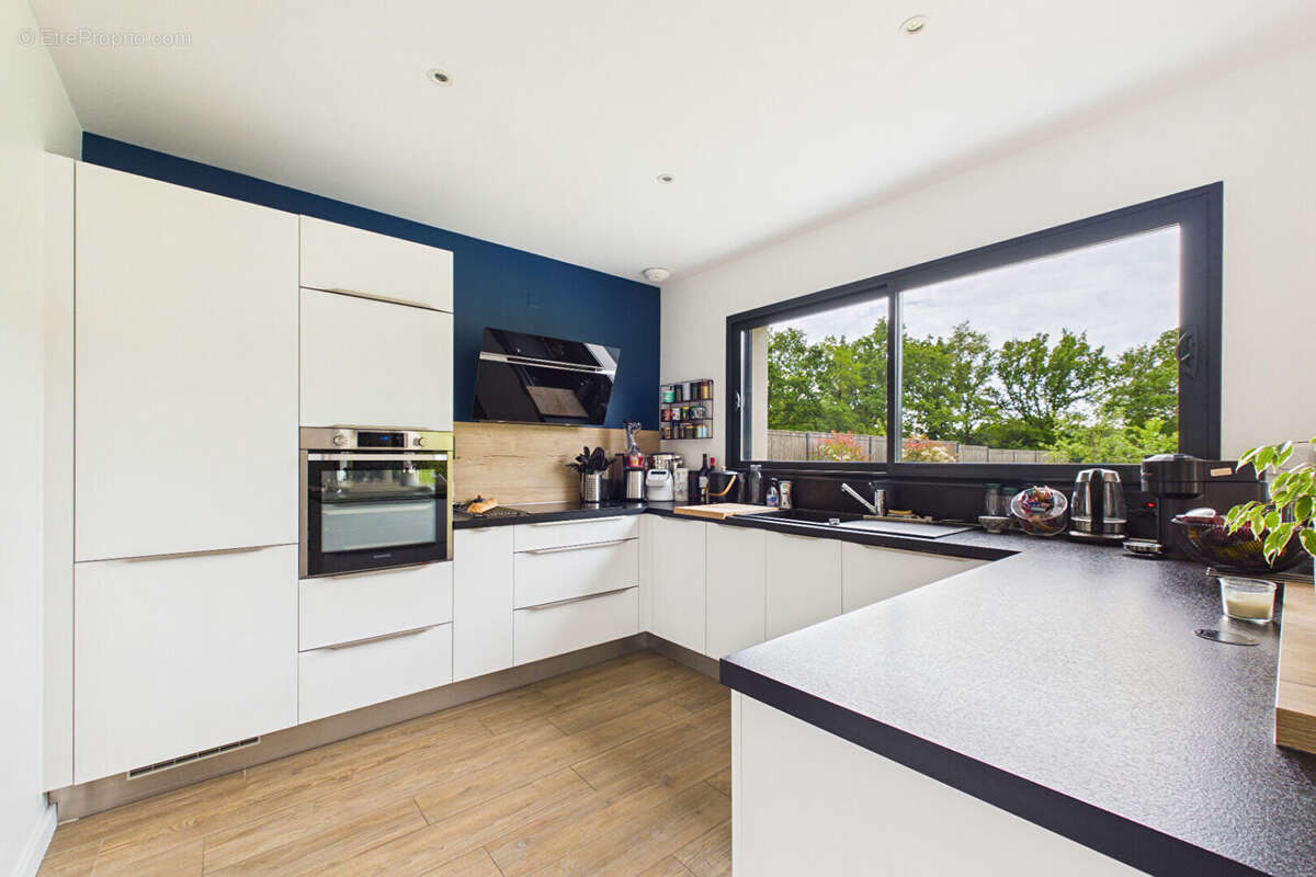 Maison Contemporaine de 2018 - 126 m² - 1325 m² de terrain - Bourg Sous la Roche - photo 3